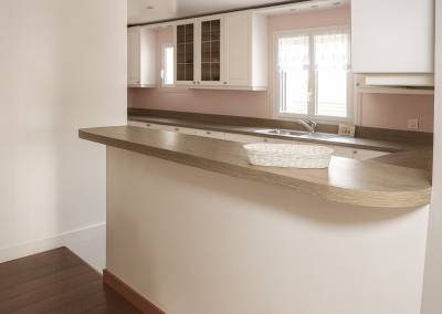 rénovation des plans de travail dans la cuisine plan snack en stratifié bois