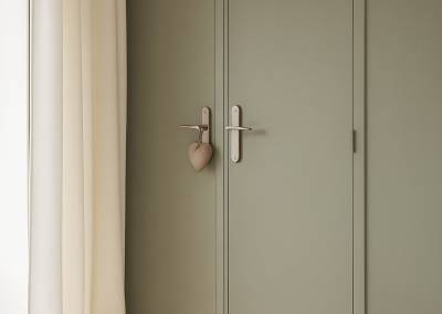 chambre parentale création d'un placard kaki pose d'un parquet bois