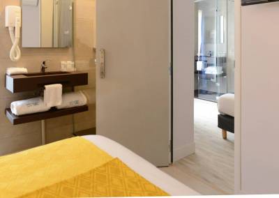 BH-Déco - Sylvie Bernard Samain, rénovation de chambre d'hotel Paris salle de bain ouverte double