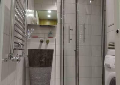 BH-Déco - Sylvie Samain - Salle d'eau grande vasque intégrale en pierre douche quart de rond