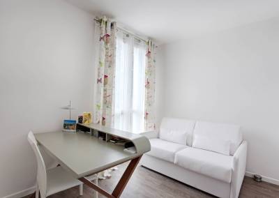 BH-Déco - Sylvie Samain - rénovation complète appartement bureau blanc et lin