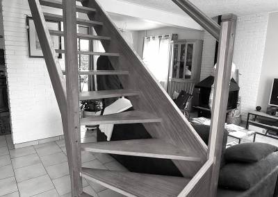 Rénovation d'un escalier à Briis sous Forges, avant un escalier en bois très présent