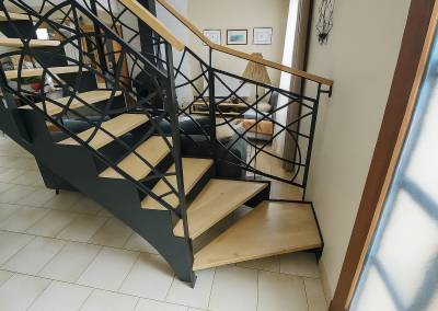 Rénovation d'un escalier à Briis sous Forges, la premiere marche a été décalée