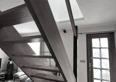 Rénovation d'un escalier à Briis sous Forges, l'escalier existant est devant la porte d'entrée