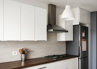 Rénovation d'une cuisine dans un appartement à Ris Orangis, optimisation rangements hauts (2)