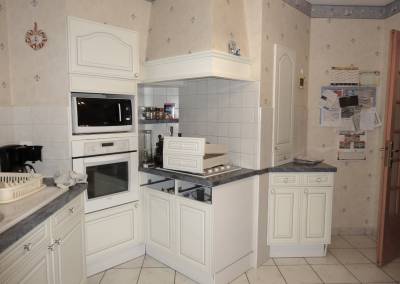 Rénovation d'une très grande cuisine alambiquée dans une maison à Monthléry avant