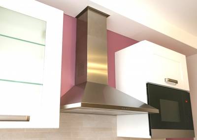 Rénovation d'une très grande cuisine dans une maison à Monthléry détail meubles hauts