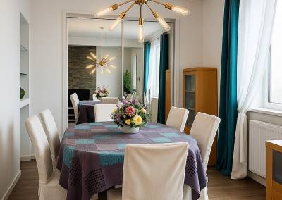 Une salle à manger optimisée avec les meubles des propriètaire à Igny