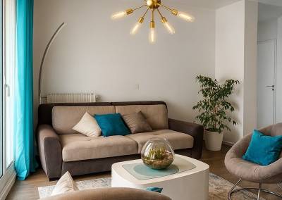 coin salon optimisé avec les meubles des propriètaire à Igny